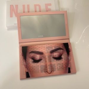 Huda Beauty Eyeshadow Palette
